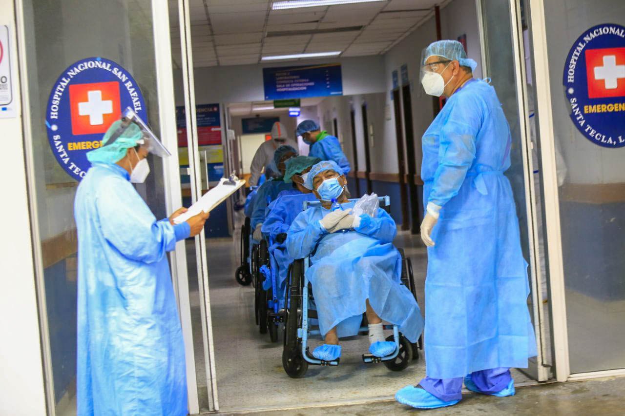 6-nuevos-pacientes-vencen-al-covid19-y-reciben-el-alta-del-hospital-san-rafael